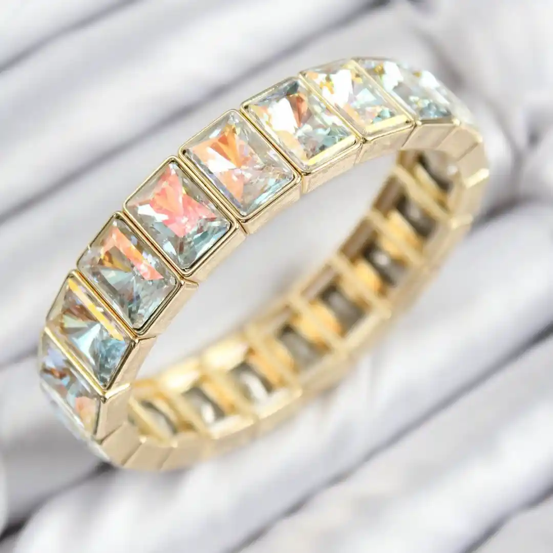 Vip Seri Kare Kesim Esnek Bileklik Görsel 1 Vip Seri Kare Kesim Esnek Bileklik - Görsel 1